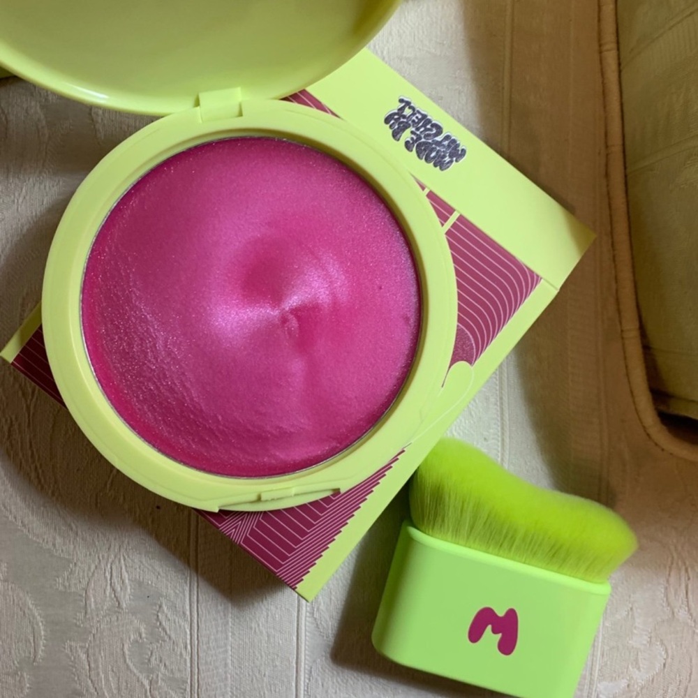 Made by Mitchell Slip Dew Cream Body Highlighter Balm & Brush in Rockefeller